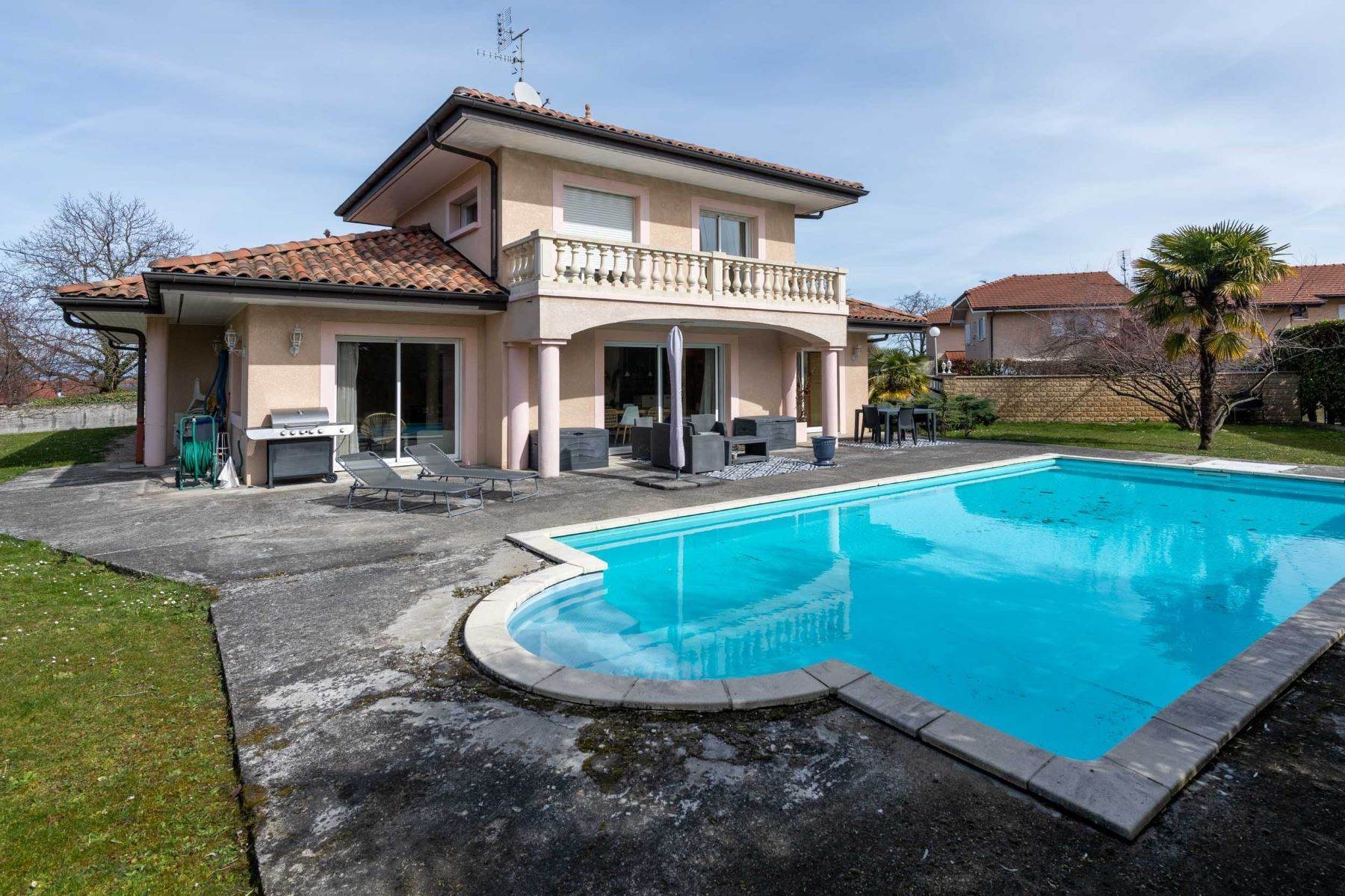 Single Family Homes for Sale at Sale FAMILY VILLA WITH POOL Marin, Rhone-Alpes 74200 France
